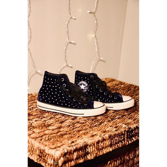 ⚡️FLASH S A L E ⚡️Converse Hi Top Velvet W Studs - Picture 3 of 5